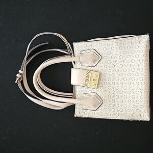 GUESS Los Angeles Handbag purse